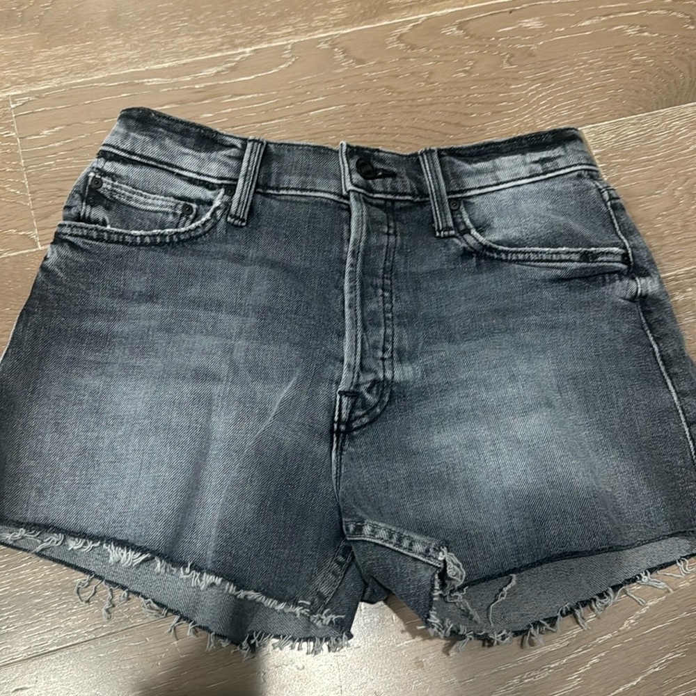 Mother Denim - The tomcat Kick Fray Short. Color-  Hell yeah! Size 26